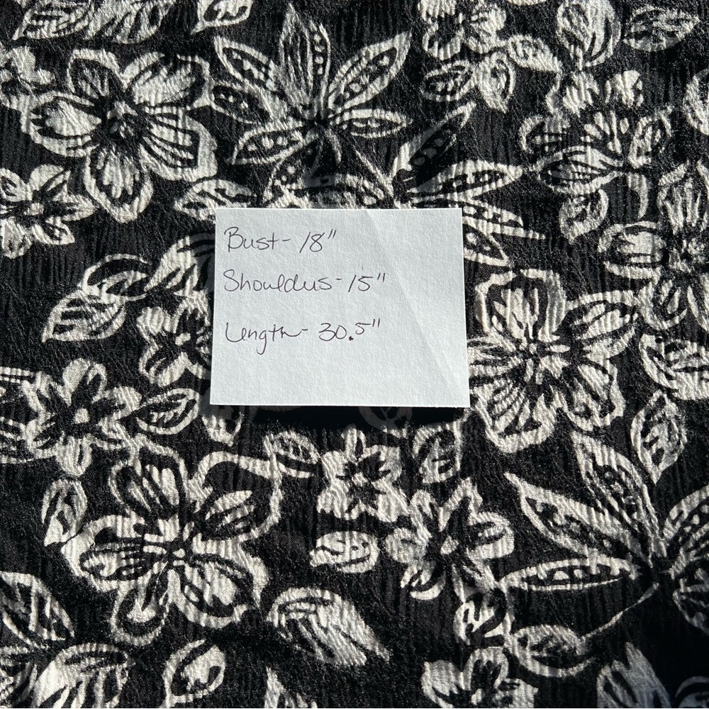 Notations Plus Size 1X Black & White Tropical Floral Sleeveless Tunic Top - Picture 8 of 8